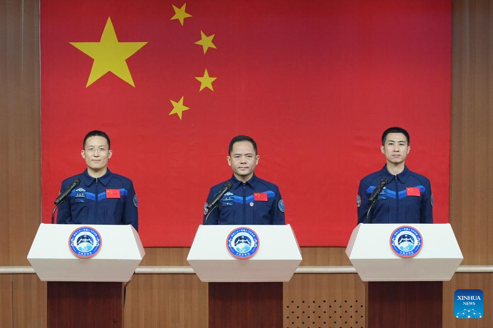 Astronauts of China's Shenzhou-21 mission meet press x3