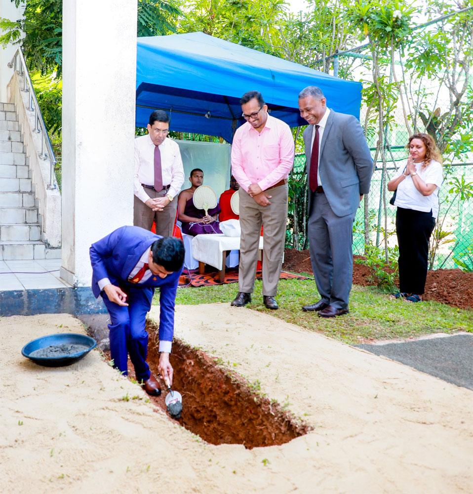 Cosmetic testing lab at Colombo Uni x2