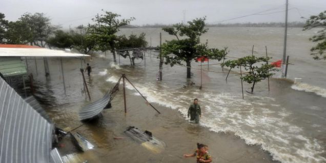 Typhoon Kalmaegi brings ‘life-threatening’ conditions to central Philippines