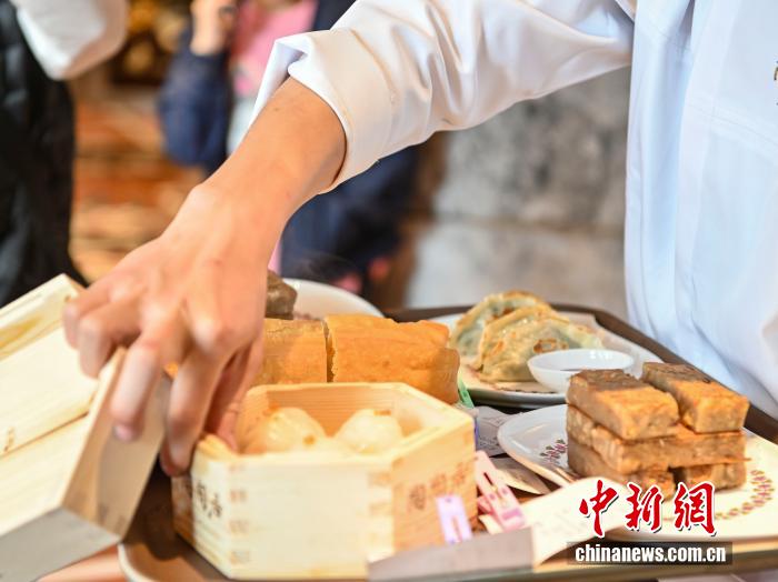 d05e84b2ae364bce8c4971ed9c956261