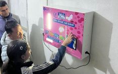 विद्यालयमा सेनेटरी प्याड वितरण मेसिन जडान