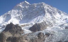 मकालु आधार शिविर घुम्न गएका पुरुषको लेक लागेर मृत्यु