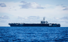 美军两航母，“接力”入南海