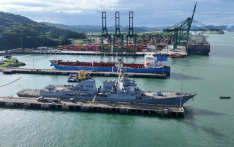 美军舰拦截俄罗斯油轮