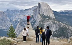 Foreign tourists to pay extra fee to visit US national parks