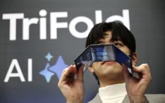 三星发布首款多折叠手机，市场竞争日趋激烈