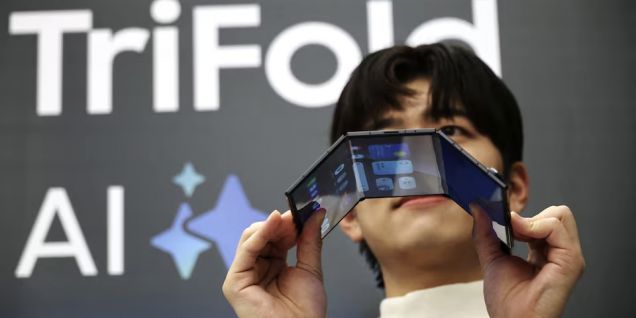 三星发布首款多折叠手机，市场竞争日趋激烈