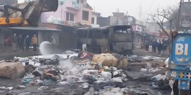 印度北方邦巴士与卡车相撞起火致三名尼泊尔人死亡