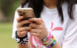 澳大利亚率先施行社交媒体年龄禁令 或引发全球监管连锁效应