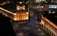 保加利亚数千民众再度集会 抗议政府腐败要求总理下台