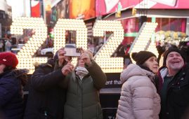 列国鉴丨记者观察：圣诞灯光下的美国“K型”经济裂痕