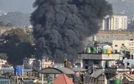 सिनामंगलस्थित फर्निचर गोदाममा आगलागी, बाक्लो धुवाँले विमानस्थल क्षेत्र प्रभावित