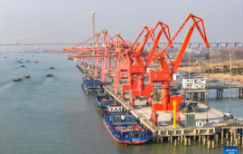 China's foreign trade hits new high, up 3.8 pct in 2025