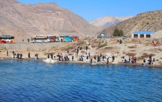 尼泊尔木斯塘杜姆巴湖冬日奇遇：未冻圣湖引客来，秘境文旅焕新机