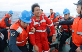 南海争议海域船舶倾覆事故 中国救援行动进行中
