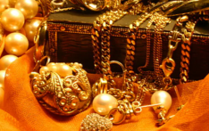 贵金属强势上行折射国际局势与市场预期变化