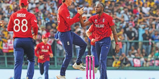 सुपर आठमा इङ्ग्ल्यान्डको विजयी सुरुवात