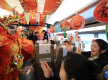 高铁闹元宵 旅途温情浓
