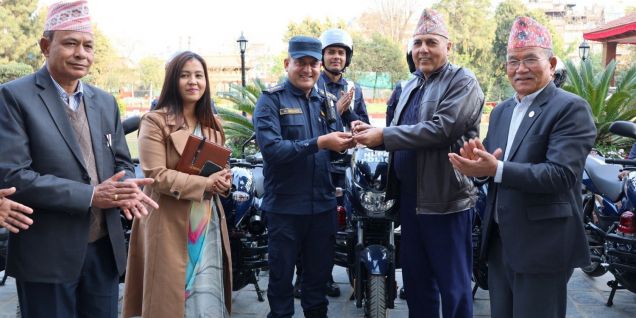ललितपुर महानगरपालिकाद्वारा प्रहरीलाई आठ थान मोटरसाइकल हस्तान्तरण