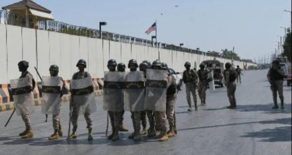 美以袭击伊朗致哈梅内伊身亡 巴基斯坦卡拉奇爆发抗议冲突致9死25伤