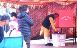 नेपाली कांग्रेसका सभापति थापाद्वारा मतदान