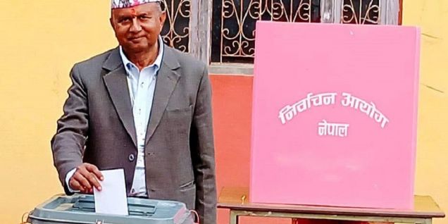 दाङ– २ मा एमाले महासचिव पोखरेलद्वारा मतदान