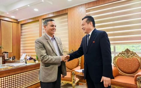 张茂明大使拜会尼泊尔内政部长阿亚尔