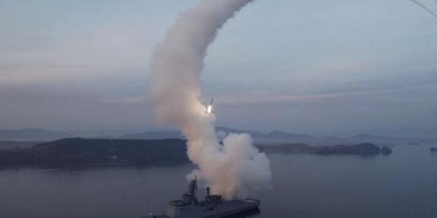 朝鲜“崔贤”号驱逐舰进行战略巡航导弹试射 金正恩观看