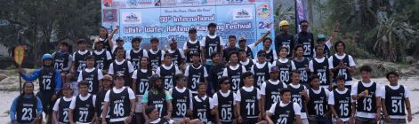 尼泊尔第50届国际漂流皮划艇节在特里苏里河开幕