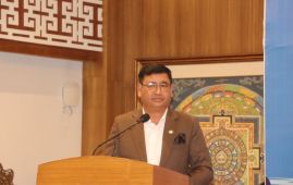 第三届蓝毗尼国际和平节欢迎晚宴：尼泊尔奥委会主席吉万·拉姆·施雷斯塔