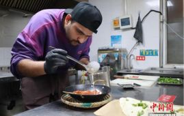 “巴铁”青年古城创业 烟火中寻文化交融“秘方”