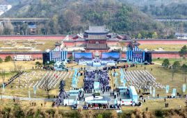 首个“国际太极拳日”十堰会场主题展演活动在武当山举行