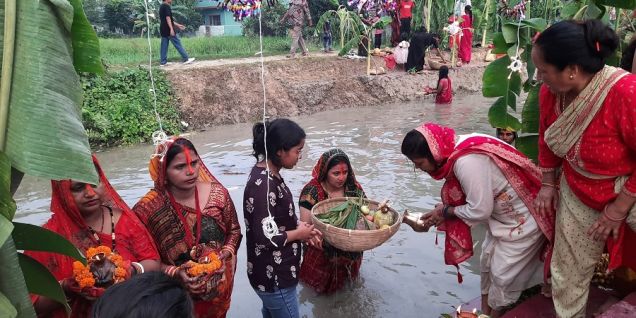 उदाउँदो सूर्यलाई अर्घ दिएर चैती छठ पर्व सम्पन्न