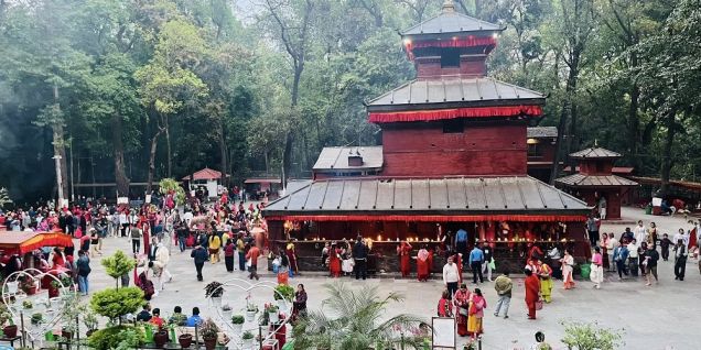 चैतेदसैंको मुख्य दिन कालिका मन्दिरमा भक्तजनको घुइँचो