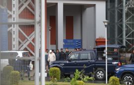 奥利被捕后送医体检，其政党将商议抗议事宜