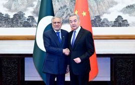 王毅同巴基斯坦副总理兼外长达尔会谈