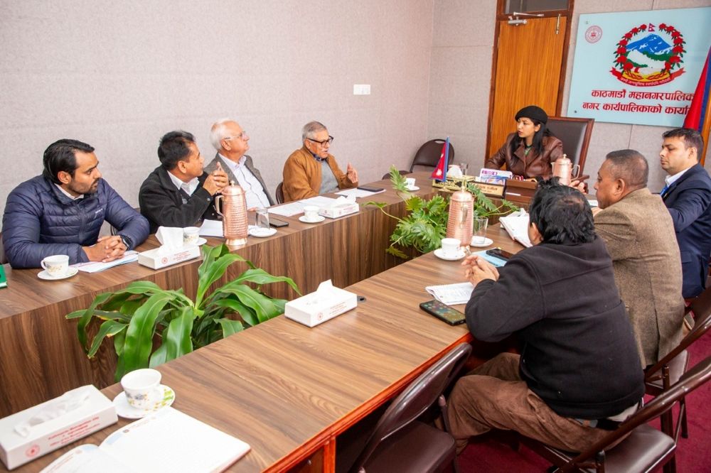 其中包括加德满都大都会市代理市长苏妮塔&middot;丹戈尔