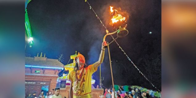 Singa hot water spring attracts tourists