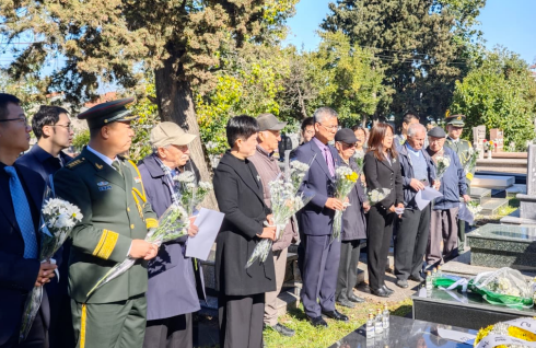 华夏英烈永铭心: 多国使馆携侨界举行清明祭扫活动 缅怀海外烈士