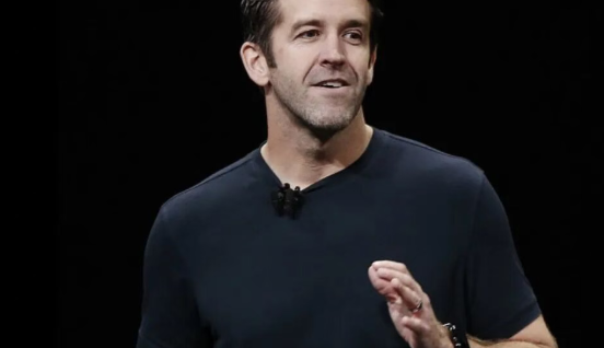 苹果公司宣布换帅：特努斯将接替库克出任首席执行官