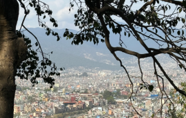 从纺纱女孩到烈火英雄：尼泊尔新闻摄影日 致敬那些最会“逃命”的摄影师